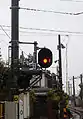 下り用1番線の岩瀬浜方面に設置されている、鉄道用の出発信号機(2015年2月)