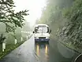 長谷村内を行く村営バストヨタ・コースター