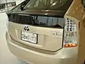 この様式の短縮版プレートを装着した車両 2(トヨタ・プリウス ZVW30）