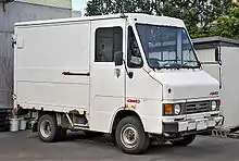左：クイックデリバリー100 4WD
