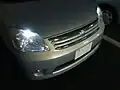 "R" モチーフのエンブレム