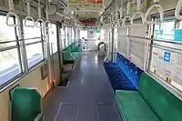 3503の車内全体およびクロスシート部分