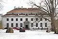 Träskända manor（フィンランド語版）。Bertel Liljequist（フィンランド語版）と共同設計してKirkkonummi（英語）に建設、1920年代