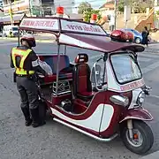 タイの交通警察の警察車両として使われている三輪自動車