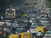 モータリゼーションの結果起きた大渋滞(インド、デリーにて)