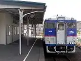 ホームに停車中の列車（2005年4月）