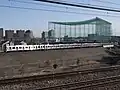 多摩ニュータウン若葉台地区を走る相模原線（若葉台駅 - 京王永山駅間）。手前は小田急多摩線。