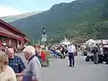 フロム駅の観光客