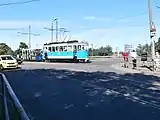 右：T-11（動態保存車、1936年製）左：T-30（1988年製、馬車鉄道時代の客車の復元車両）