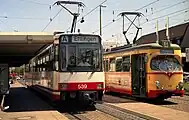 従来の車両（右）と比べGT6-80C形は大型の車体を有していた（1991年撮影）