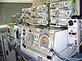 集中治療を必要とする未熟児および新生児のための移動型保育器