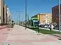 トラムの軌道と側道