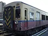 "Ferrocarriles Argentinos"塗装ミトレ線写真は厚紙回収労働者専用列車・"Tren Cartonero"の車両で、窓に金網が設置されていることがわかる