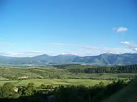 ハシュリ地区から見たトリアレティ山脈