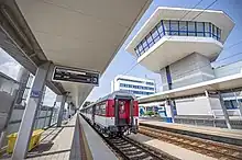 2012年から2014年にかけて改築工事が行われたトルナヴァ鉄道駅構内と駅輸送事務所制御タワー(2019年)
