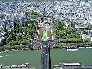 同全景。パッシーの街並み