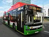 ウクライナの企業の車両をライセンス生産したノンステップトロリーバス（2013年撮影）