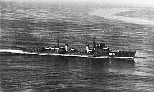 1958年9月3日に米海軍機から撮影された、軍事演習で魚雷回収船として使用される標的艦TsL-24(元駆逐艦椎)