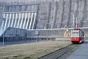 ダム(水力発電所)付近の電停に停車する71-88G(2011年撮影)