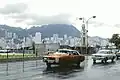 香港・尖沙咀(チムサーチョイ)地域を走る230型 日産セドリック営業車(1980年撮影)
