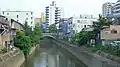 旧市街地を流れる