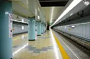 ホームドア設置前の大江戸線ホーム（2007年4月）