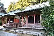 日枝神社本殿（手前）と春日神社本殿（奥）（ともに茨城県指定文化財）