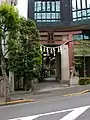 中坂に面した参道
