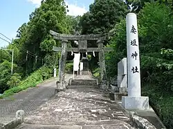 本作の舞台となる大分県・安心院にある妻垣神社の入口