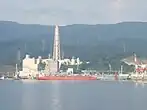 西側の敦賀港から望む敦賀火力発電所（2011年7月）