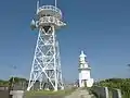 左の鉄塔はレーダー施設