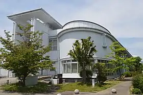 津島市立図書館