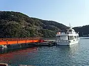 仁位港に停泊中の「うみさちひこ」