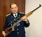 PSO-1を取り付けたTSV-1を持ったミハイル・ヴィクトロヴィチ・リスコフ大佐。