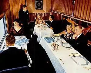 ATSF鉄道特急スーパー・チーフ「プレジャー・ドーム」内の個室食堂室「ターコイズ・ルーム」