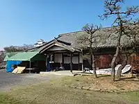 鶴山館