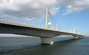 "トゥインクル"（湾岸木曽川橋および湾岸揖斐川橋）（2001年完成。2001年度土木学会田中賞作品部門賞 受賞。）