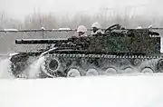 無限軌道による雪上走行（60式自走106mm無反動砲）
