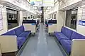 セミクロスシート車内