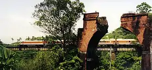 自強号と龍騰断橋(1998年の廃線前)