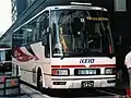 初代「はかた号」専用車（K59003）新宿高速バスターミナルにて