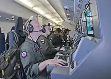 P-8Aのオペレータ席（マレーシア航空370便の捜索任務）
