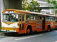 日産ディーゼルU20N(1975年式) 125　1986年12月5日廃車新製ワンマン車として初の長尺車。この年式から前扉がワイドドア化された。