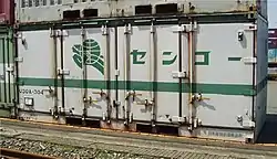 新センコーカラー仕様で、2000年代より登場していた鉄道輸送用、20ft型汎用コンテナ。フレコン専用仕様で、水島地区に大量に配備された。（東京都／東京(タ)にて、2003年4月6日撮影。）