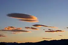莢状雲