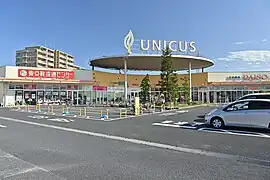 東京靴流通センターと自転車置き場前