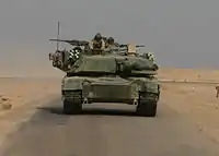 砲塔左側上面にMCDを設置した海兵隊のM1A1
