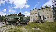フォート・ピケットで演習を行うAAV7と海兵遠征部隊隊員