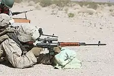 SVDを構えるアメリカ海兵隊員。訓練で用いている(2009年6月5日)