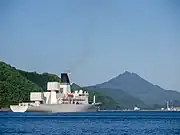 舞鶴港にて。奥の山は「若狭富士」こと青葉山。